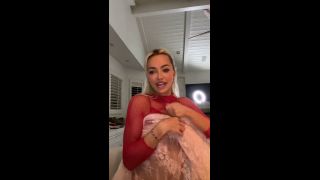 Lindsey Pelas, Blonde Babe With Big Natural Tits Sexy Lingerie Try On Haul (Teen)-3