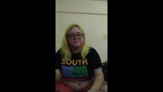 AnerisDai - Amputee eats burger-8