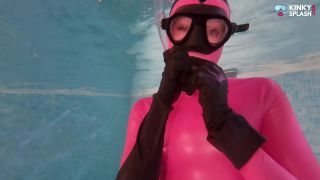 UkCuteGirl – Underwater Freediving Latex Masturbation Latex-3