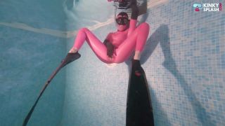 UkCuteGirl – Underwater Freediving Latex Masturbation Latex-4