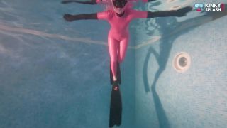 UkCuteGirl – Underwater Freediving Latex Masturbation Latex-5