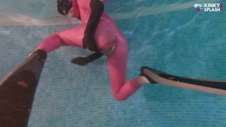 UkCuteGirl – Underwater Freediving Latex Masturbation Latex-6