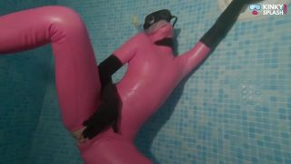 UkCuteGirl – Underwater Freediving Latex Masturbation Latex-8