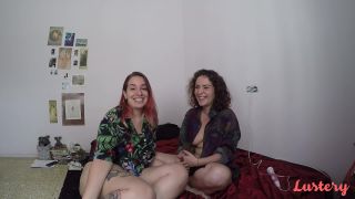 Lustery with eva & sharruska in opening the toy box - e140-1