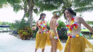 7182 Remi Jones Hazel Heart Amp Riley Jean Getting Leid-1