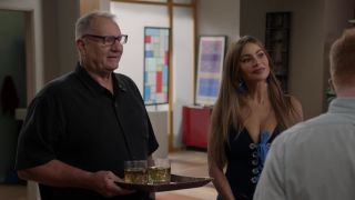 Sofia Vergara - Modern Family s10e02 (2018) HD 1080p!!!-5