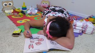 Diaperedonline2Madilyn Madilyn Coloring in Pullups Potty-9