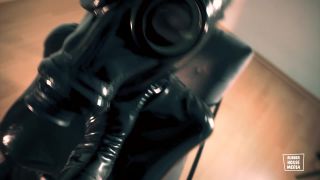 Morticia Fox – Gasmask Heavy Rubber Fuck Latex!-3