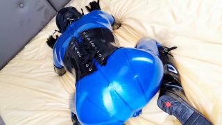 free video 20 asian feet femdom Yellowdreamcap - Blue rubber and gasmask, fetish on fetish porn-0