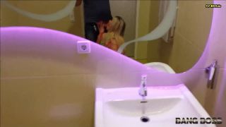 [K2S.CLUB] BANG-BOSS - Blondes fremdgeh Dummchen auf der Party ohne Umweg Anal abgelocht - FullHD 1080P-2