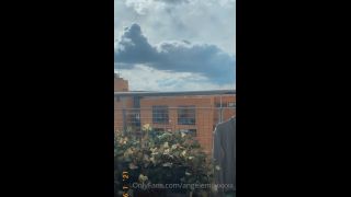 Angel Emily - angelemilyxxxx () Angelemilyxxxx - je vous envoie pleins de chaleur de bogota moi je bronze poile sur la terrasse 26-01-2021-1