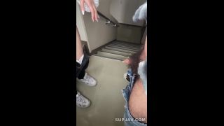 FC2PPV 2944462 &lt;&lt;超緊張❗️白昼堂々と階段でハメ&&団地近くで歩いてたギャルに声をかけ、団地の階段に移動して通路で中出ししたったwww - JAV-2