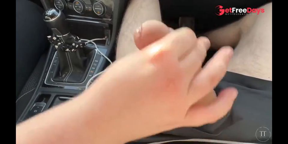 Topless in evening traffic - he squirted his semen before the lights turned green