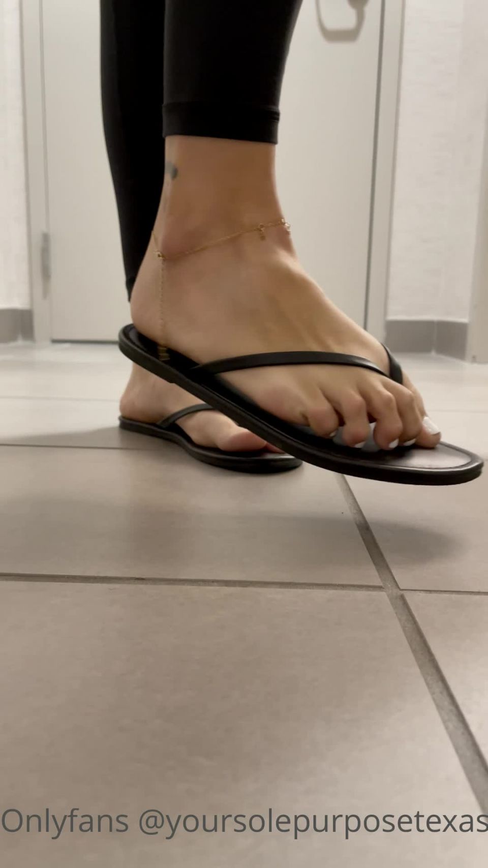 Solepurposetexasofficial - flip flops anklets and yoga pants fap away 25-12-2021