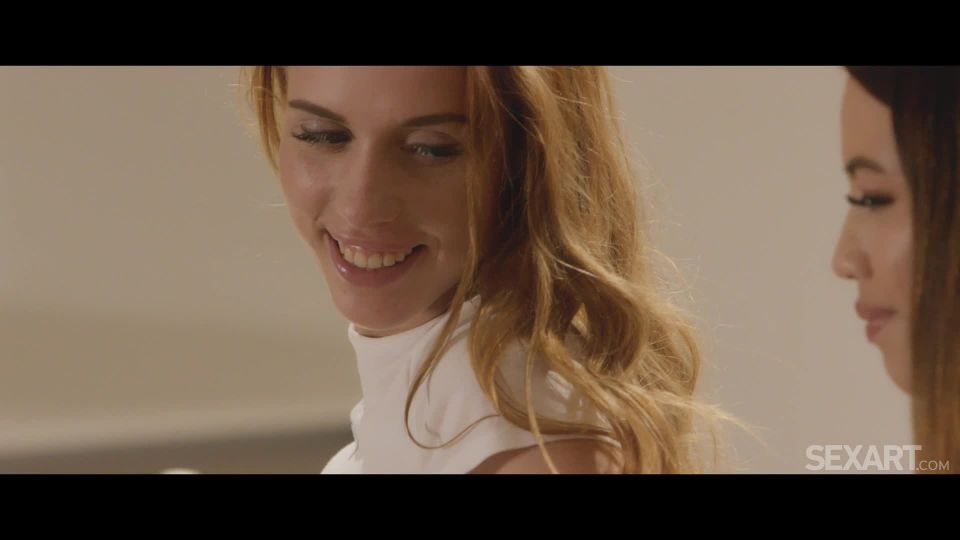 Pull The Strings - Lesbian