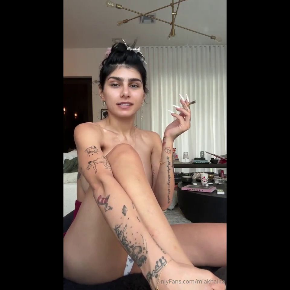 Mia Khalifa Topless Smoking Onlyfans (Smoking)