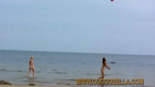 Coccozella-SiteRIP 0407-igor-beach-friends-5-4
