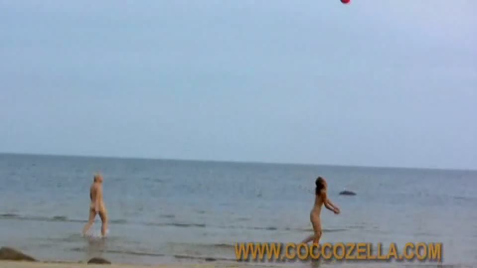 Coccozella-SiteRIP 0407-igor-beach-friends-5