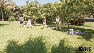 Funsized Megan & Kevelyn - A Fuck In The Park - Big Tits-7