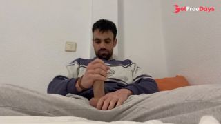 Eyaculo en mi habitacin antes de irme a duchar-1