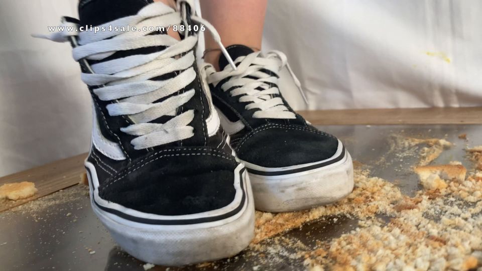 Tramplegirls Shoejobs and Cockcrush A Crushing Dream Comes True Food Crush POV (Fetish porn)