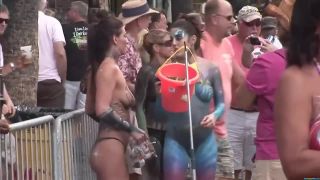 Amateur naked mardi gras babes-2