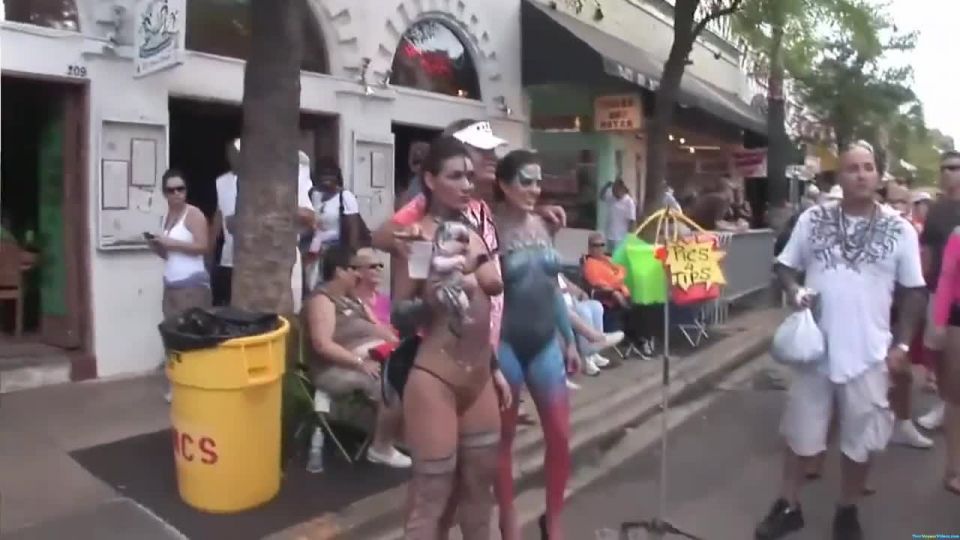 Amateur naked mardi gras babes