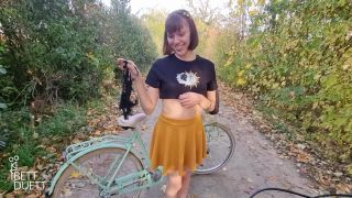 Bett Duett - UNCUT - Fahrrad Fick Tour mit meiner Freundin - Amateur-2