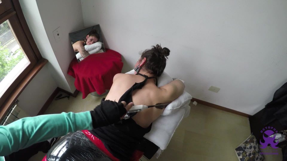 Octopus – 18 Years Old – Facedown – Luna Femdom!