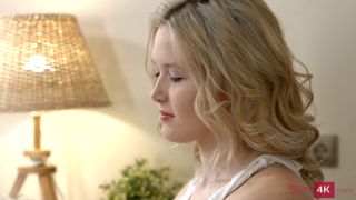 Runaway Bride  4K  Coffee And Hot Sex For Slim Cutie-0