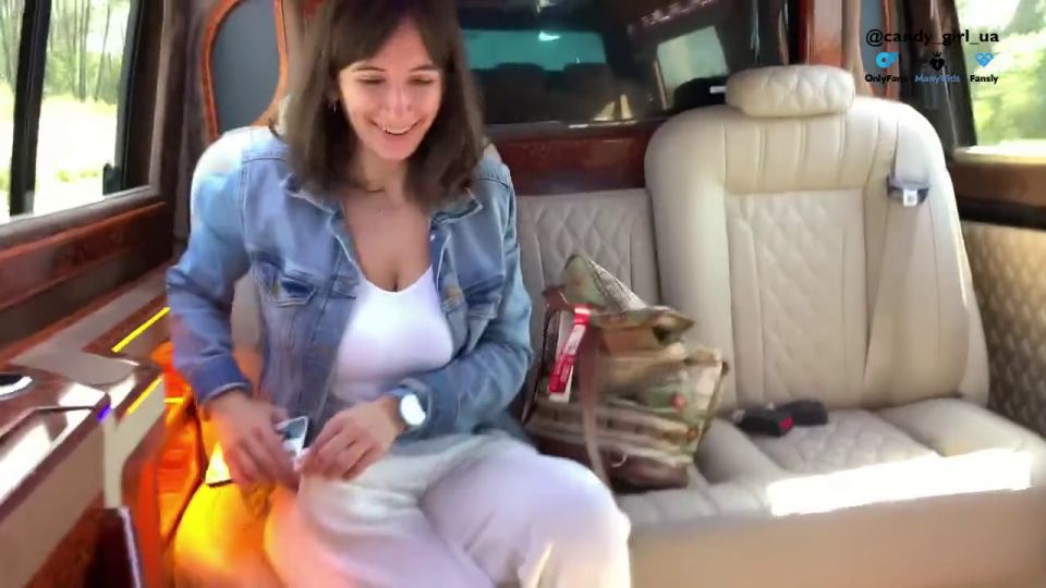 Spontaneous Blowjob In RollsRoyce Ended With A Huge Mouth Cumshot 720p