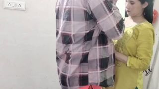 Real Homemade Sister in law ko bathroom me pakad ke chod kar bur se paani nikala-3