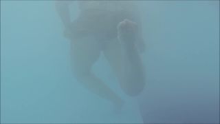 Online Tube Voyeur Under the water in the swimming pool - voyeur-7