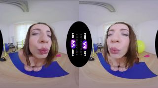 virtual reality - Tmwvrnet presents Teressa Bizarre in Sexy Fitness Enthusiast Shows More of a Slim Body – 24.10.2017-2