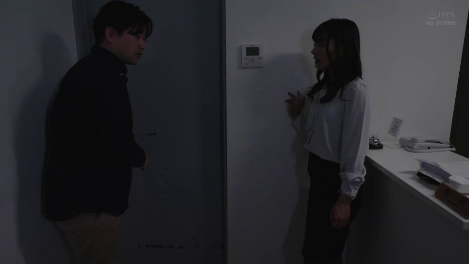 FHD MOON-026 股割れTバックを履いた美人OLは5分しかない休憩時間にスカートもストッキングも脱がず社内で即ハメ不倫中出しSEXを楽しむ 水川潤