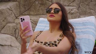 Video Anna Claire Clouds  Clout Episode 1 1080p FullHD-1