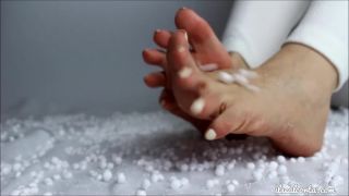 Video online ilse Alcorta - Snow Toes | footworship | pov-8