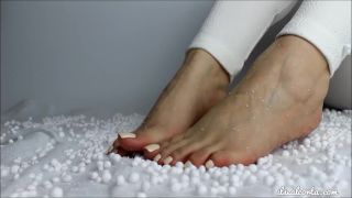 Video online ilse Alcorta - Snow Toes | footworship | pov-9