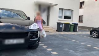 devil-sophie - Oeffentlich vor die Haustuer gepisst - Beim Muellwegbringen den Schluessel vergessen -1