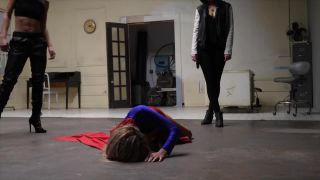 [supermisses.com] supergirl gets her ass kicked by hot lesbians 720p-6