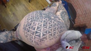 Amber Luke Pays Her Ass Tattoo With Her Pussy (Blowjob porn) Amber Luke-7