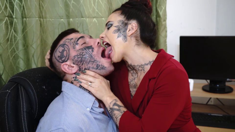 Mira Cuckold - Angry Boss Dominante Kissing 1920P - Female domination