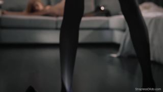 7111 Brunette Mia Mounts Redheaded Maria Pie - Merry Pie   Mia-1