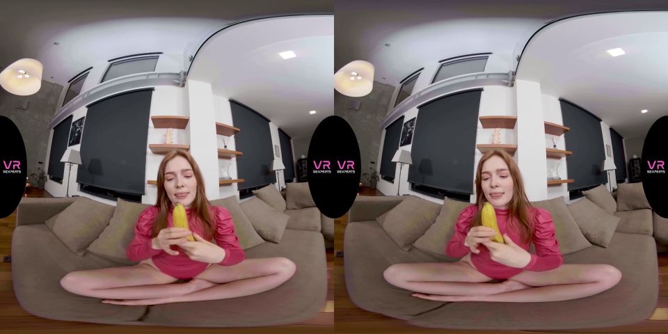 Jia Lissa Plays With Banana