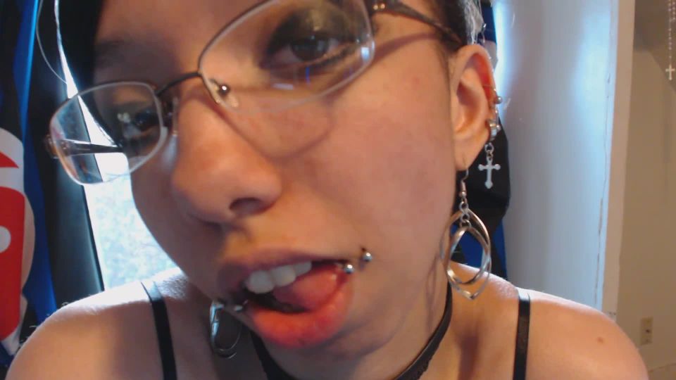 xxx video 29 Miss Alice the Goth – Pink Lip Gloss Tonguing Glass Dildo, gave amateur on fetish porn 