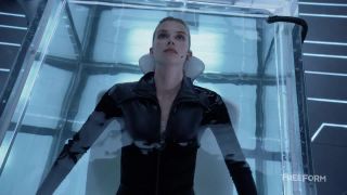 Emma Ishta – Stitchers s02e01 (2016) HD 720p!!!-6