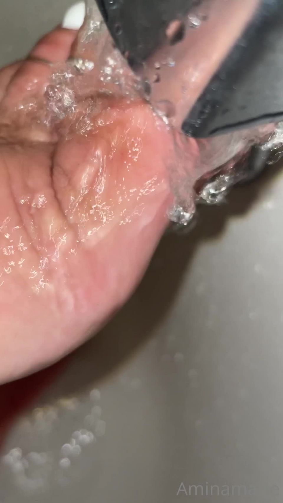 Amina Marie () Aminamarie - washing my big toe lol gotta keep it clean going to attempt a self worship hard to wear 13-08-2021