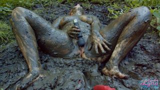 [K2S.CLUB] LyndraLynn - Rotkäppchen masturbiert im waldschlamm - FullHD 1080P-8
