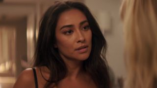 Shay Mitchell - You s01e02 (2018) HD 1080p - (Celebrity porn)-6
