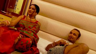 A desi big boobs bhabi deborji ke sath tai ka masti hardcore sex.-1